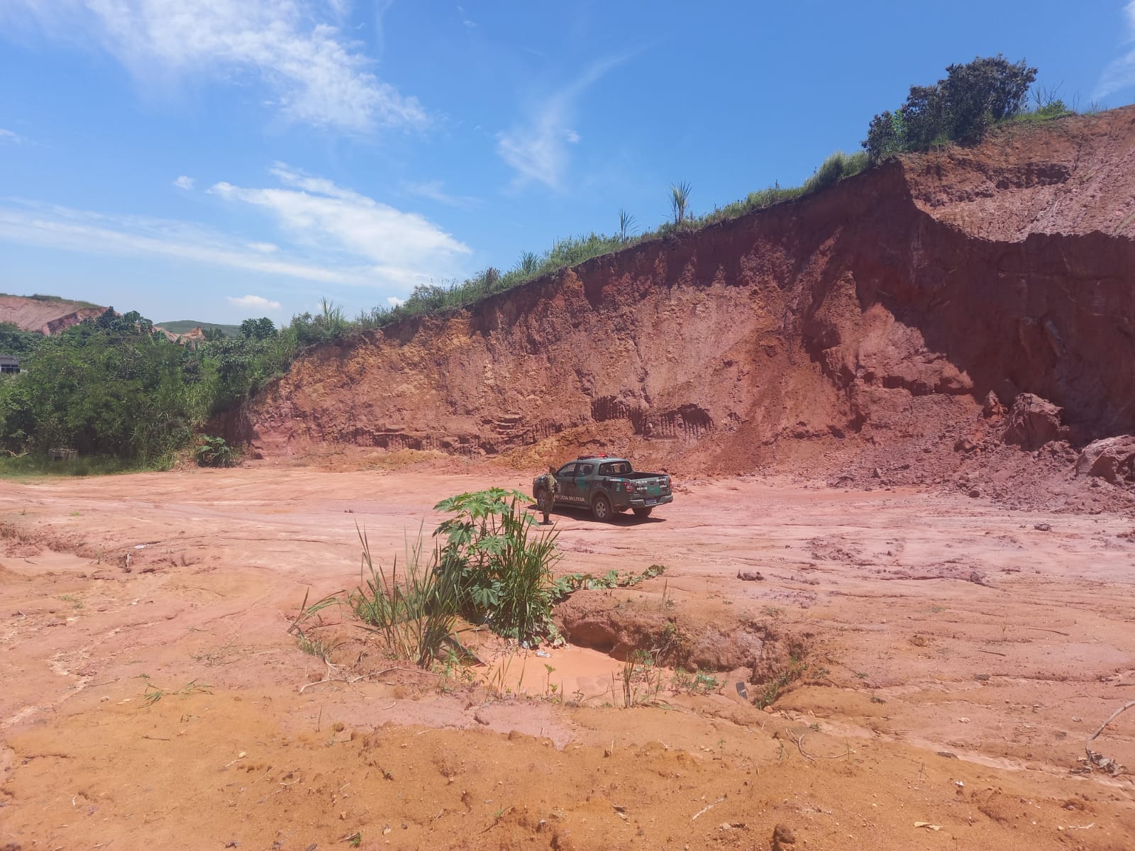 Denúncia leva polícia a extração de recursos minerais em Magé 